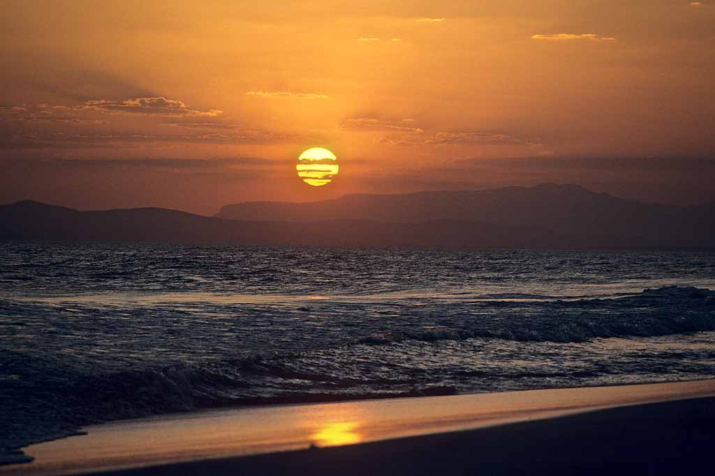 Tor Eigeland - Glorious sunset on the Arabian Sea at Salalah, Oman. W1386